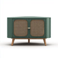 Mobile angolare verde in legno di pino con ante in rattan intrecciato